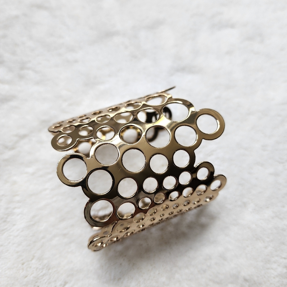 Jewelmint gold wrist bracelet